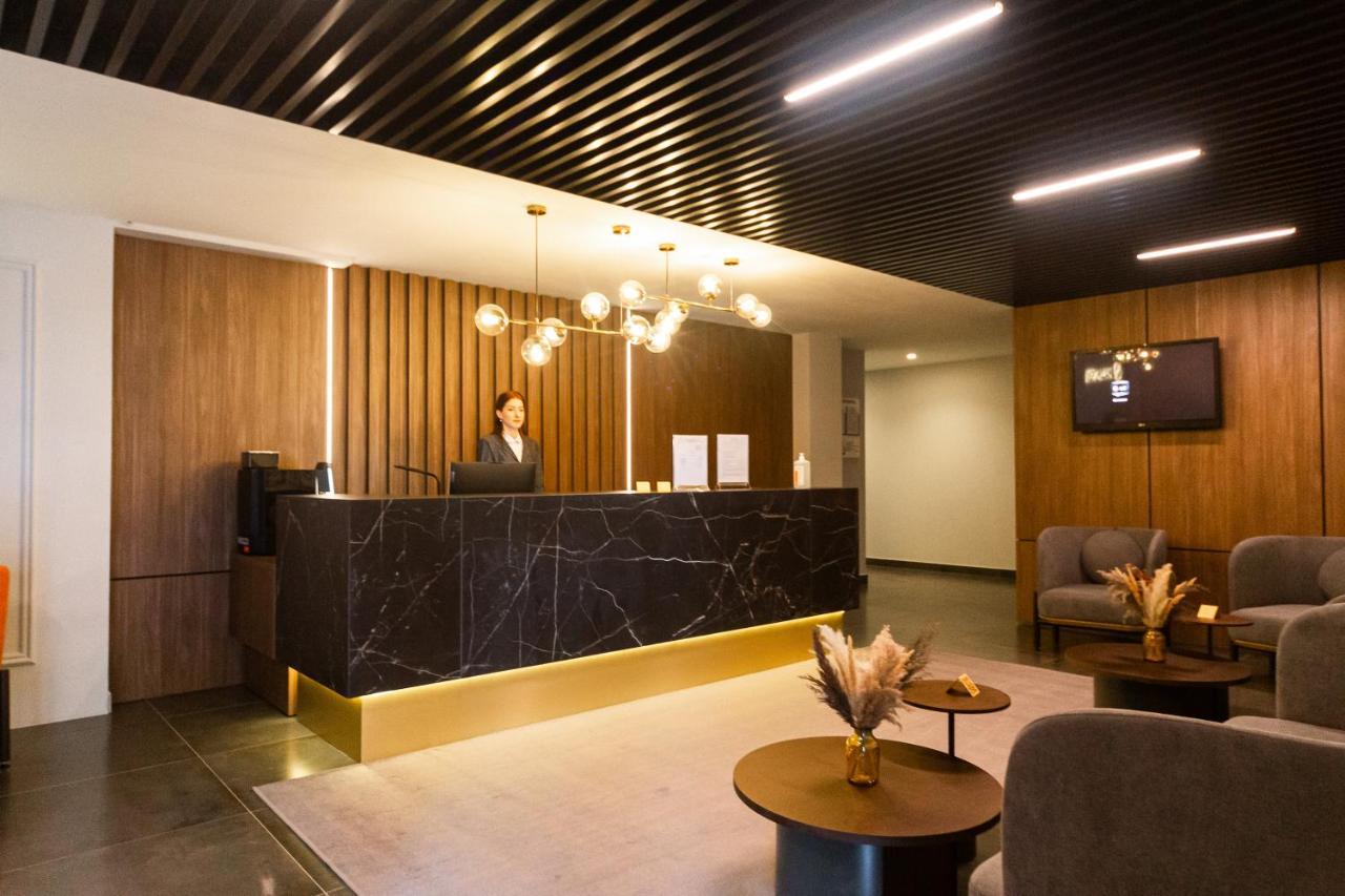 Small Hotel ヴィーンヌィツャ エクステリア 写真