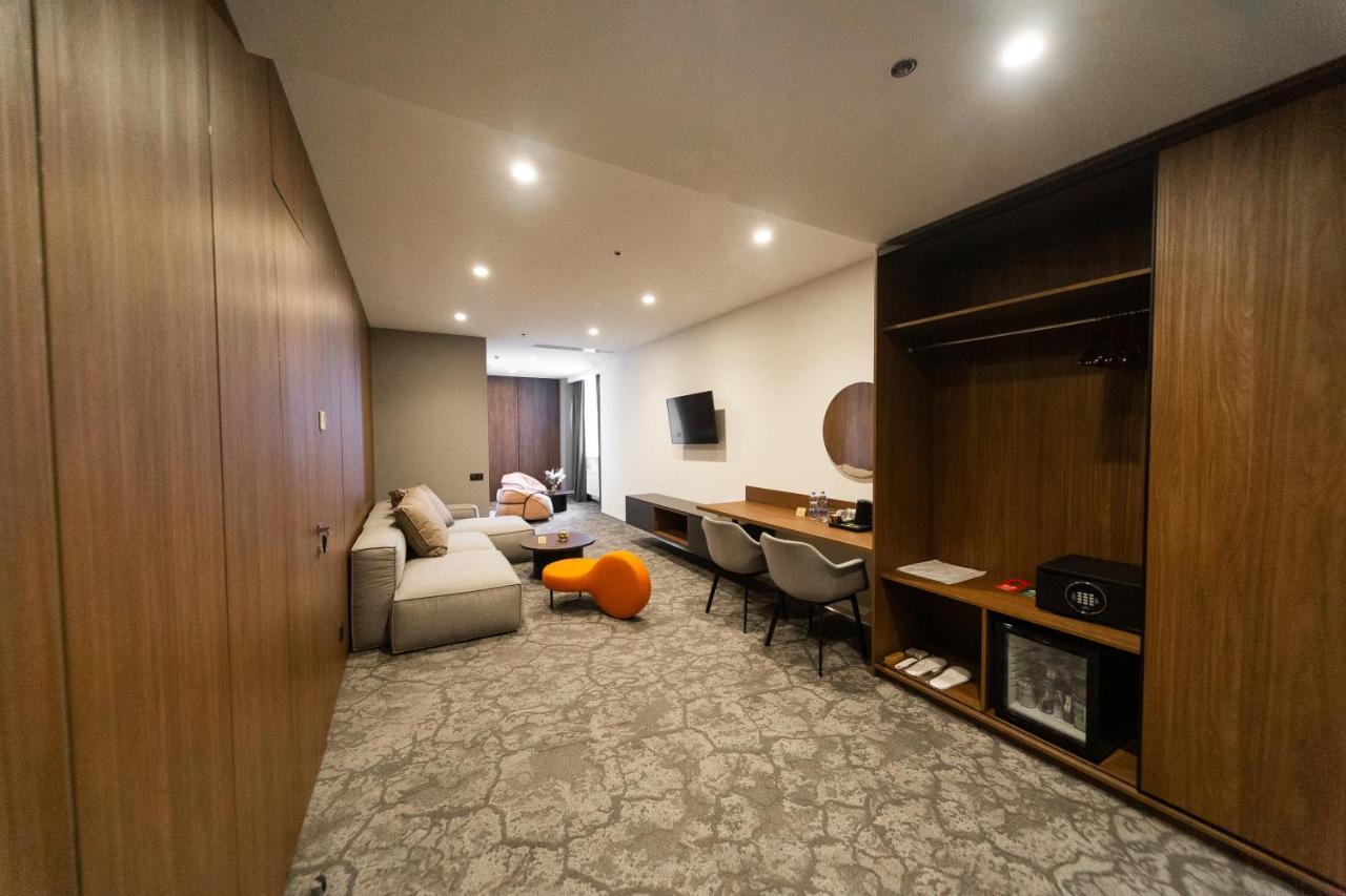 Small Hotel ヴィーンヌィツャ エクステリア 写真