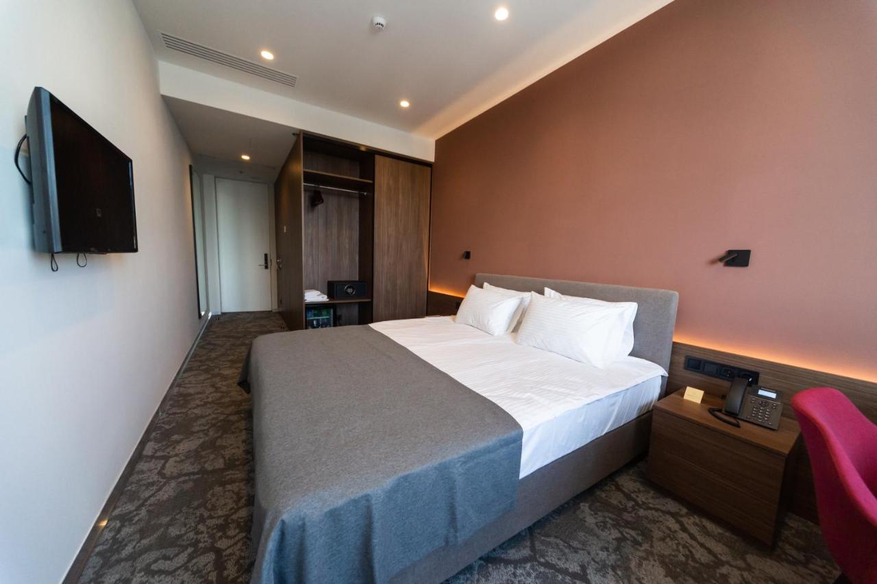 Small Hotel ヴィーンヌィツャ エクステリア 写真