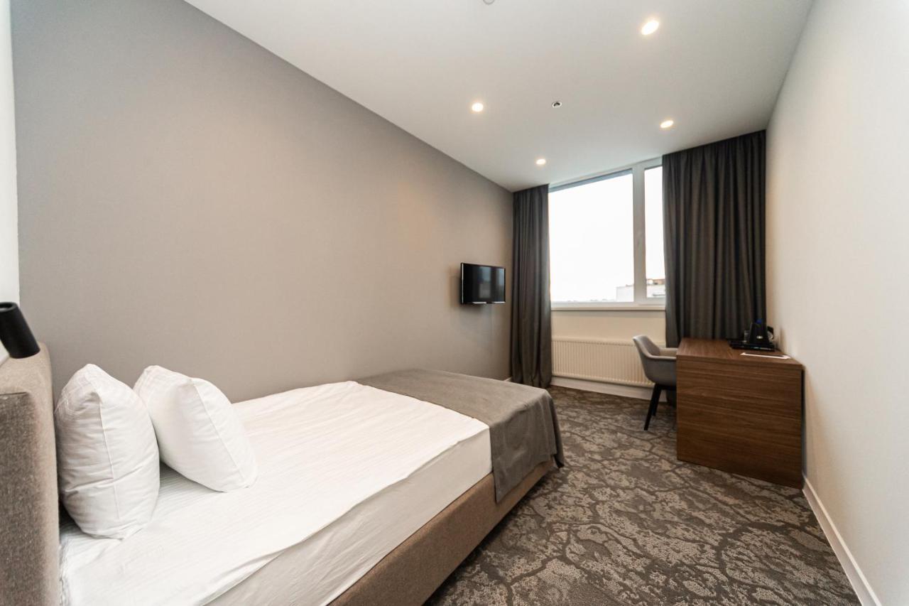 Small Hotel ヴィーンヌィツャ エクステリア 写真